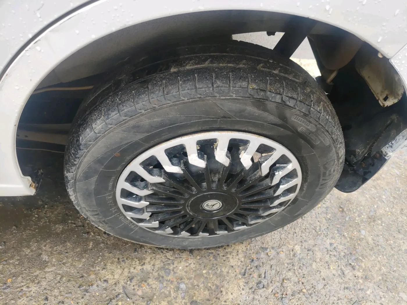 2017 Maruti Wagon R 1.0 LXI, CNG, Manual, 63,125 km, tyre
