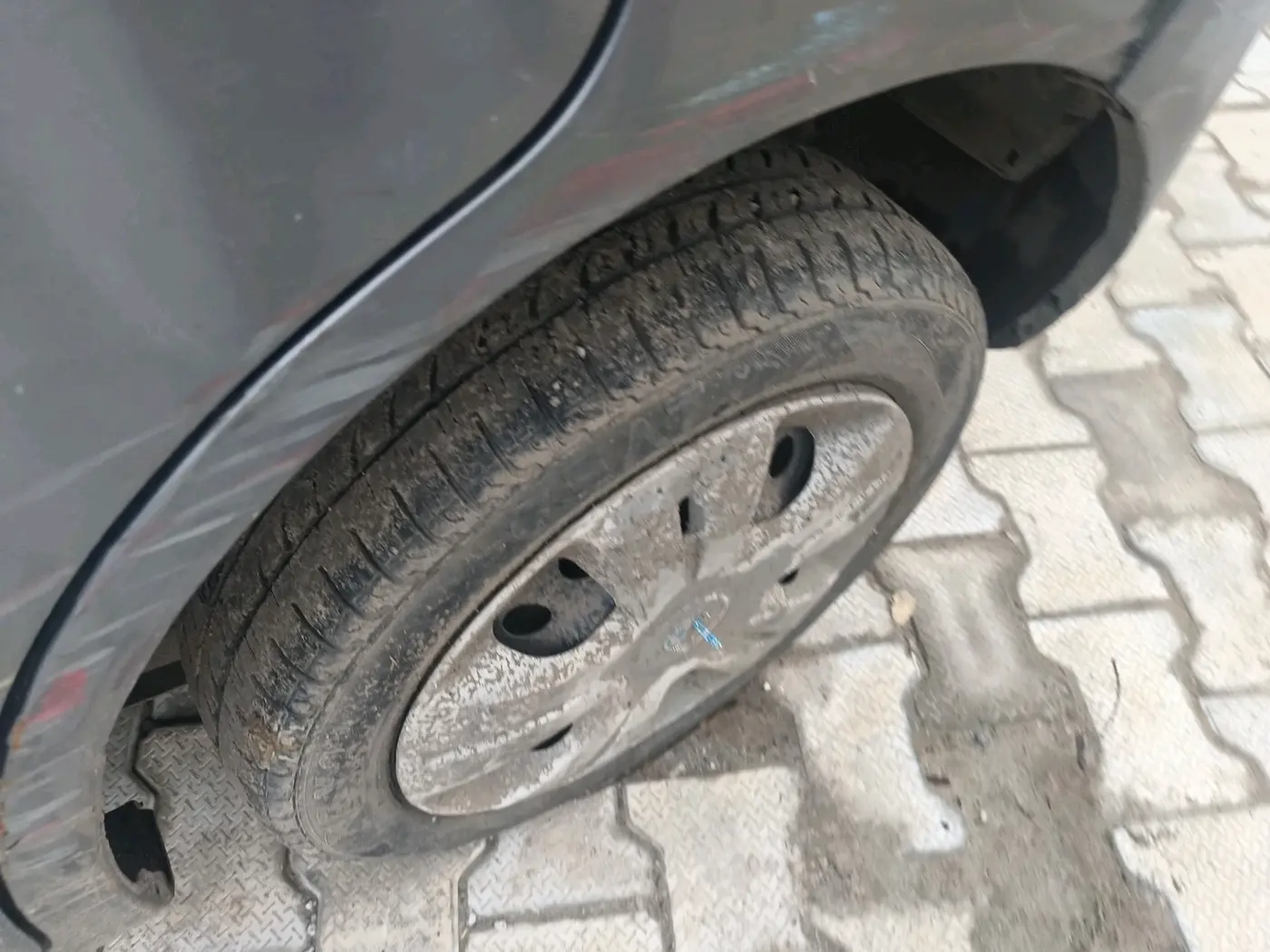 2015 Maruti Wagon R 1.0 VXI, Petrol, Manual, 82,214 km, tyre