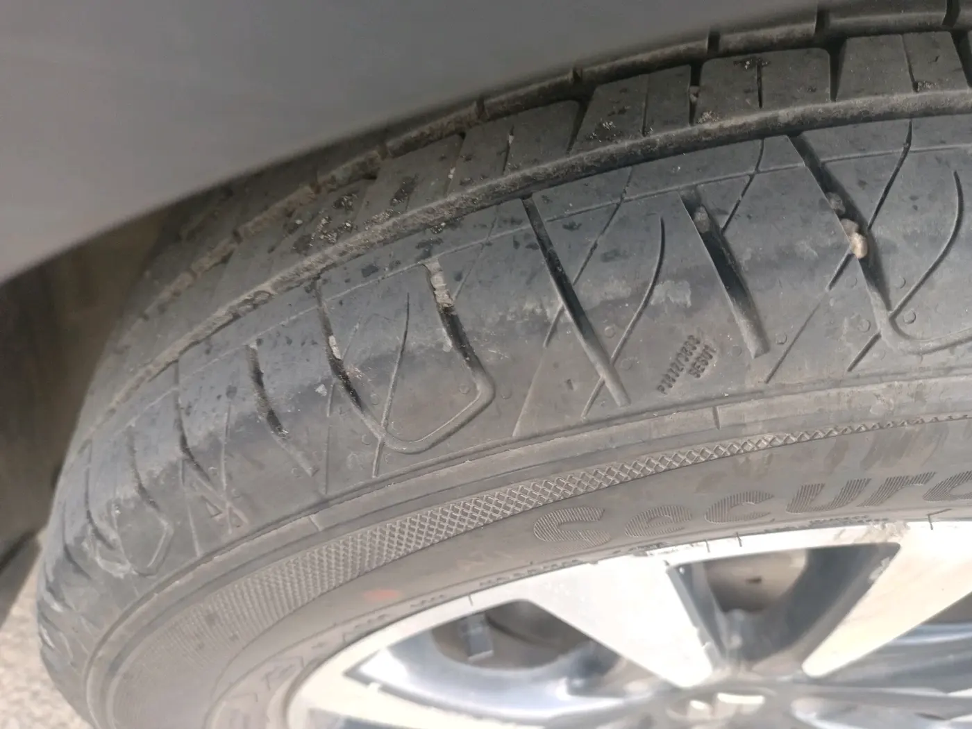 2017 Maruti S Cross ALPHA 1.3, Diesel, Manual, 1,84,984 km, tyre