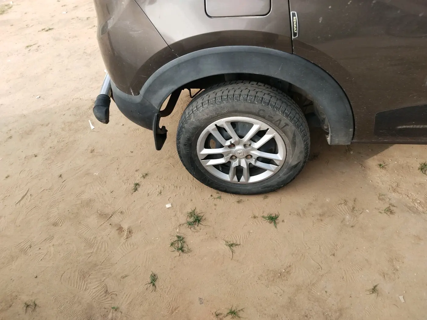 2022 Renault TRIBER RXT, Petrol, Manual, 60,093 km, tyre