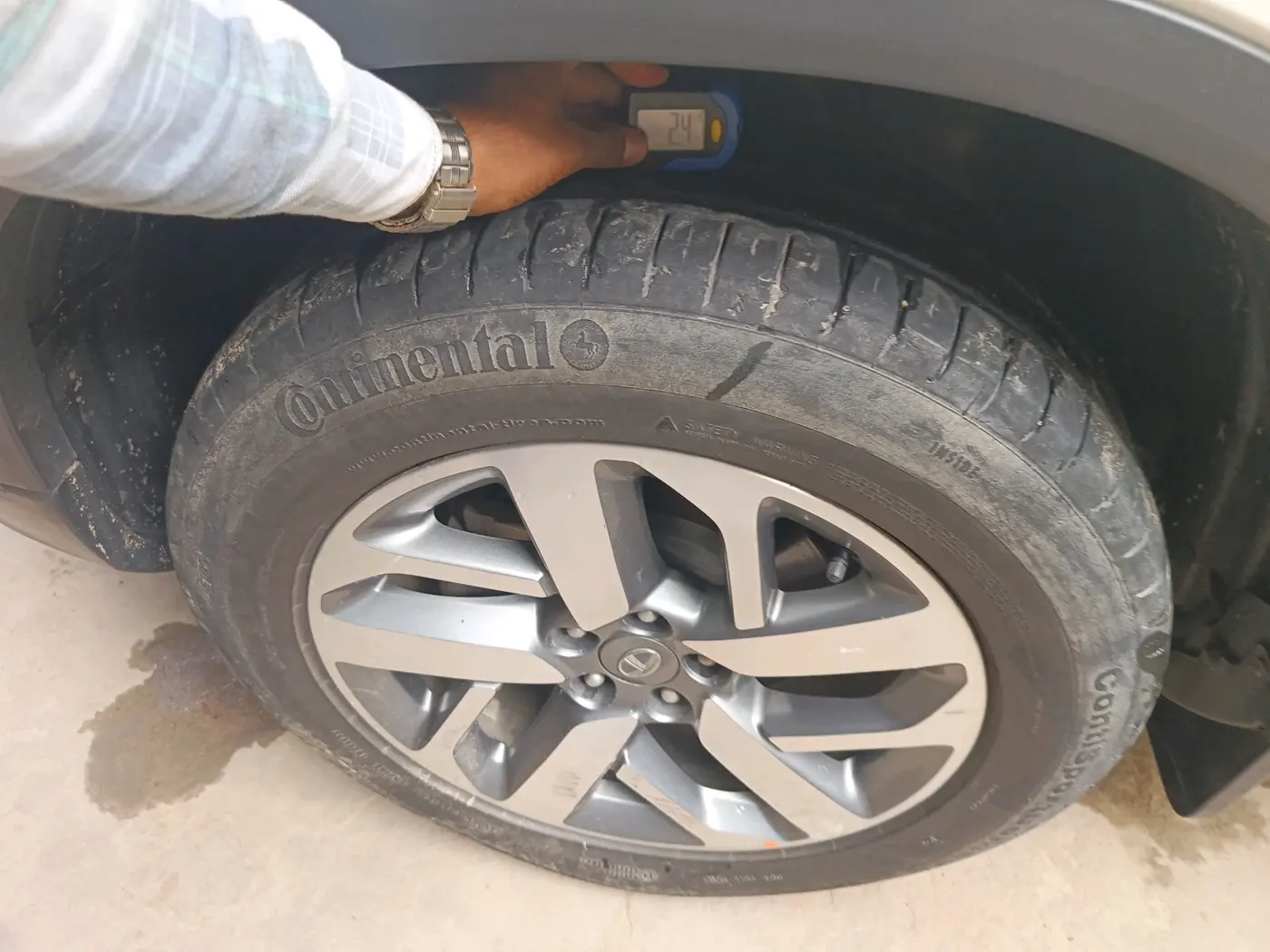 2021 Tata Safari XZA PLUS 6S, Diesel, Automatic, 99,160 km, tyre