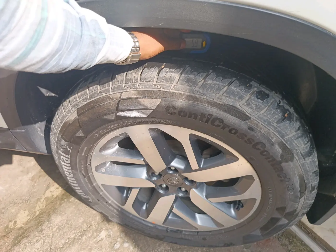 2021 Tata Safari XZA PLUS 6S, Diesel, Automatic, 99,160 km, tyre