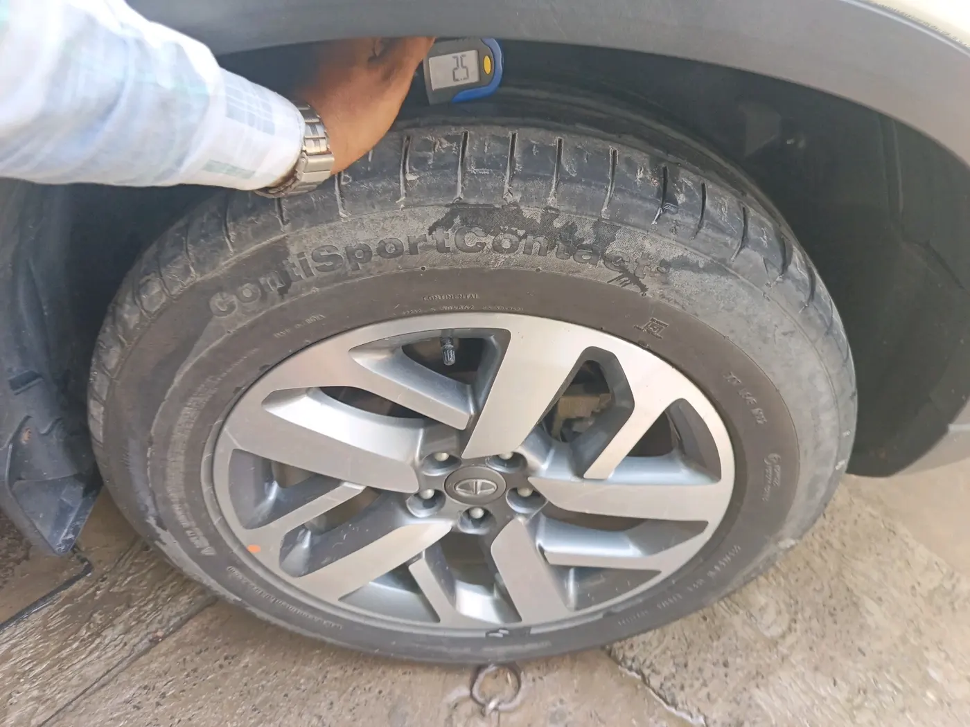 2021 Tata Safari XZA PLUS 6S, Diesel, Automatic, 99,160 km, tyre