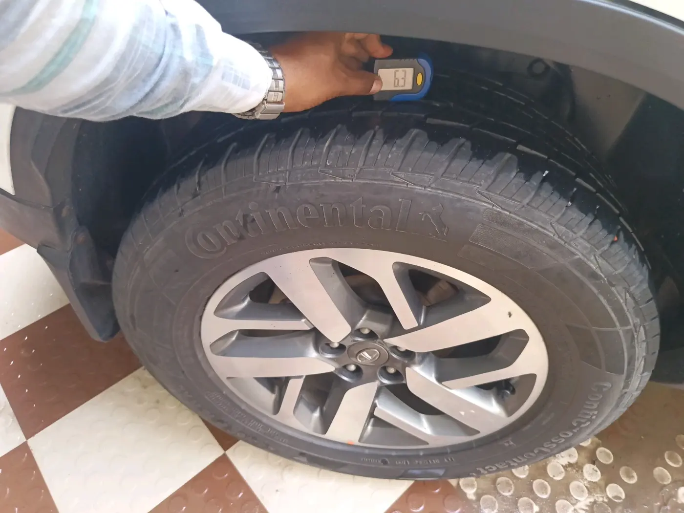 2021 Tata Safari XZA PLUS 6S, Diesel, Automatic, 99,160 km, tyre