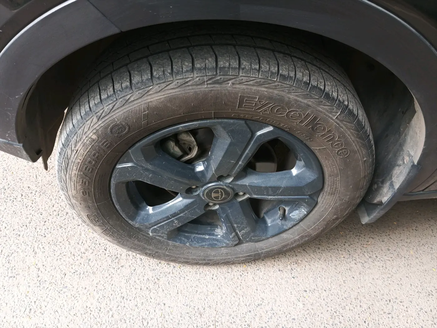 2023 Tata NEXON XZA PLUS LUX SUNROOF DARK PETROL, Petrol, Automatic, 43,165 km, tyre
