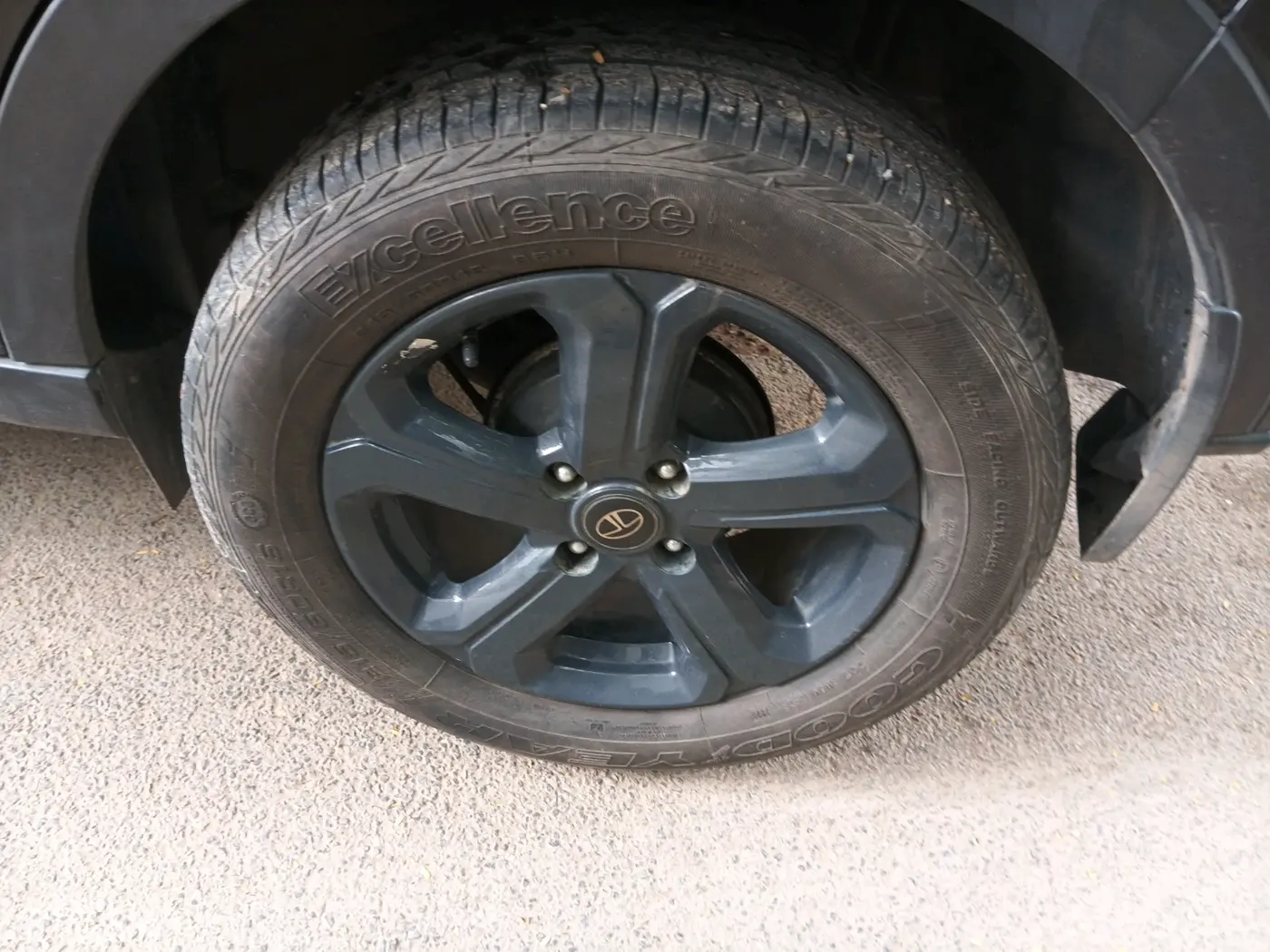2023 Tata NEXON XZA PLUS LUX SUNROOF DARK PETROL, Petrol, Automatic, 43,165 km, tyre