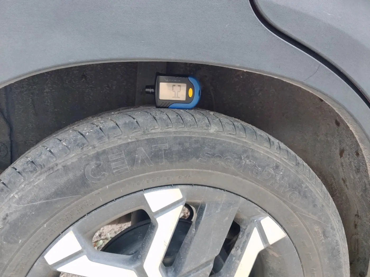 2023 Hyundai EXTER SX(O) CONNECT 1.2 AMT, Petrol, Automatic, 30,686 km, tyre