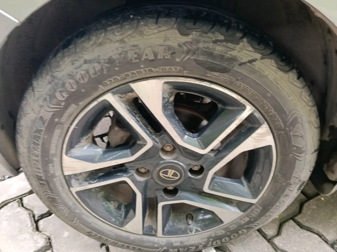 2018 Tata TIGOR XZ PLUS PETROL, Petrol, Manual, 92,872 km, tyre