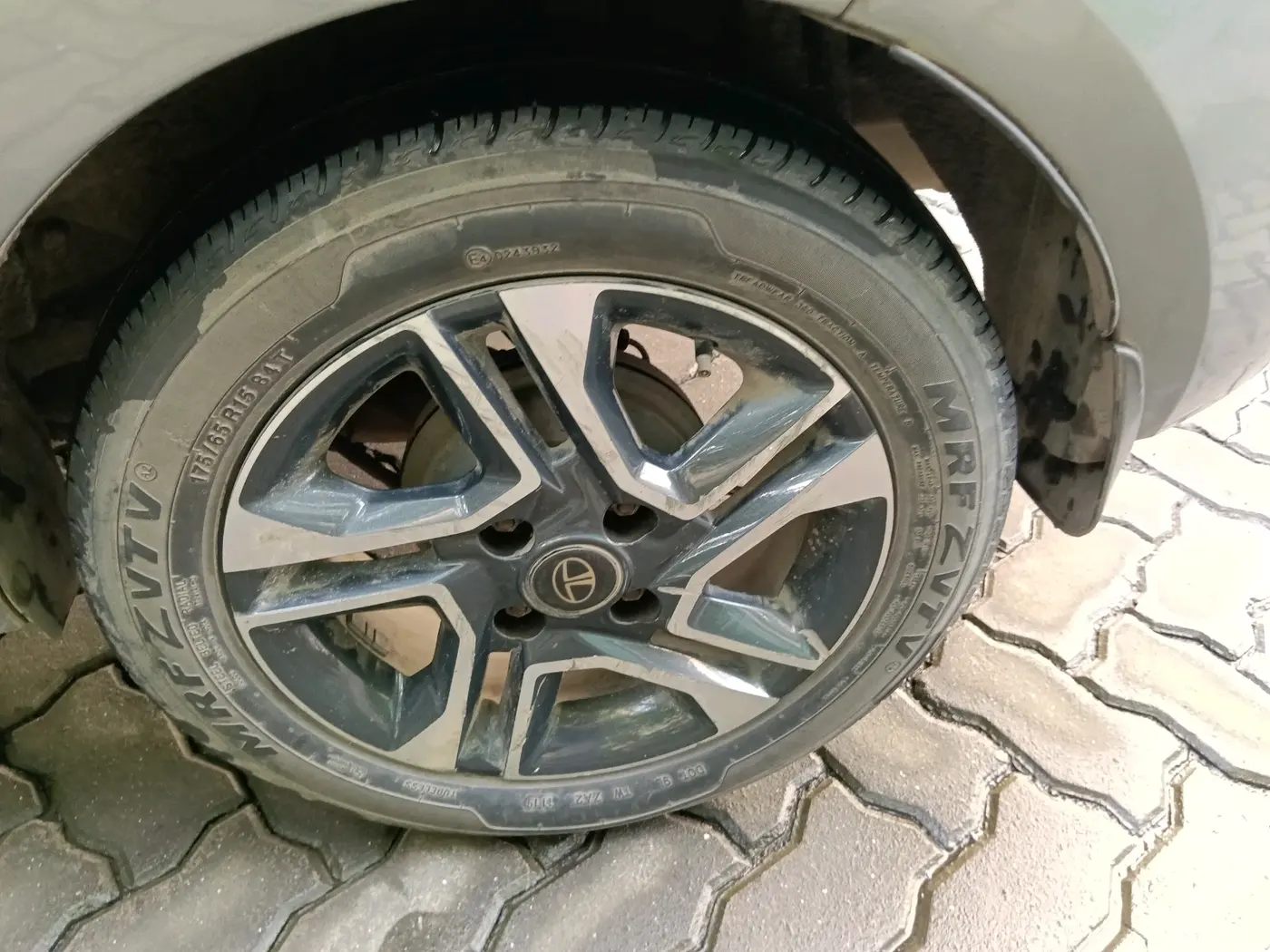 2018 Tata TIGOR XZ PLUS PETROL, Petrol, Manual, 92,872 km, tyre