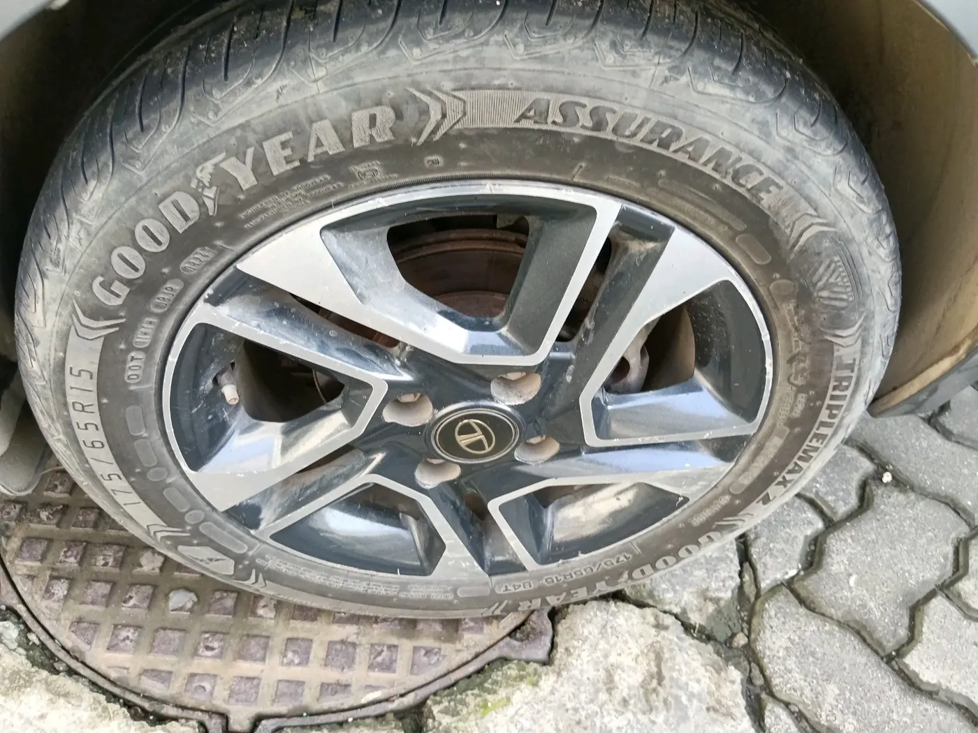 2018 Tata TIGOR XZ PLUS PETROL, Petrol, Manual, 92,872 km, tyre