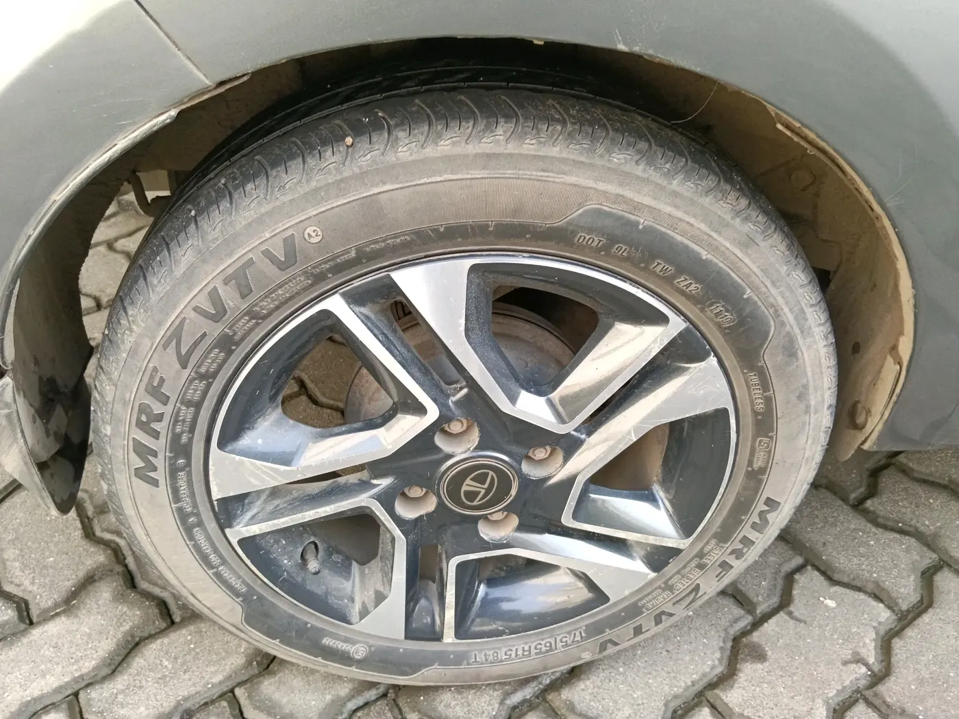 2018 Tata TIGOR XZ PLUS PETROL, Petrol, Manual, 92,872 km, tyre