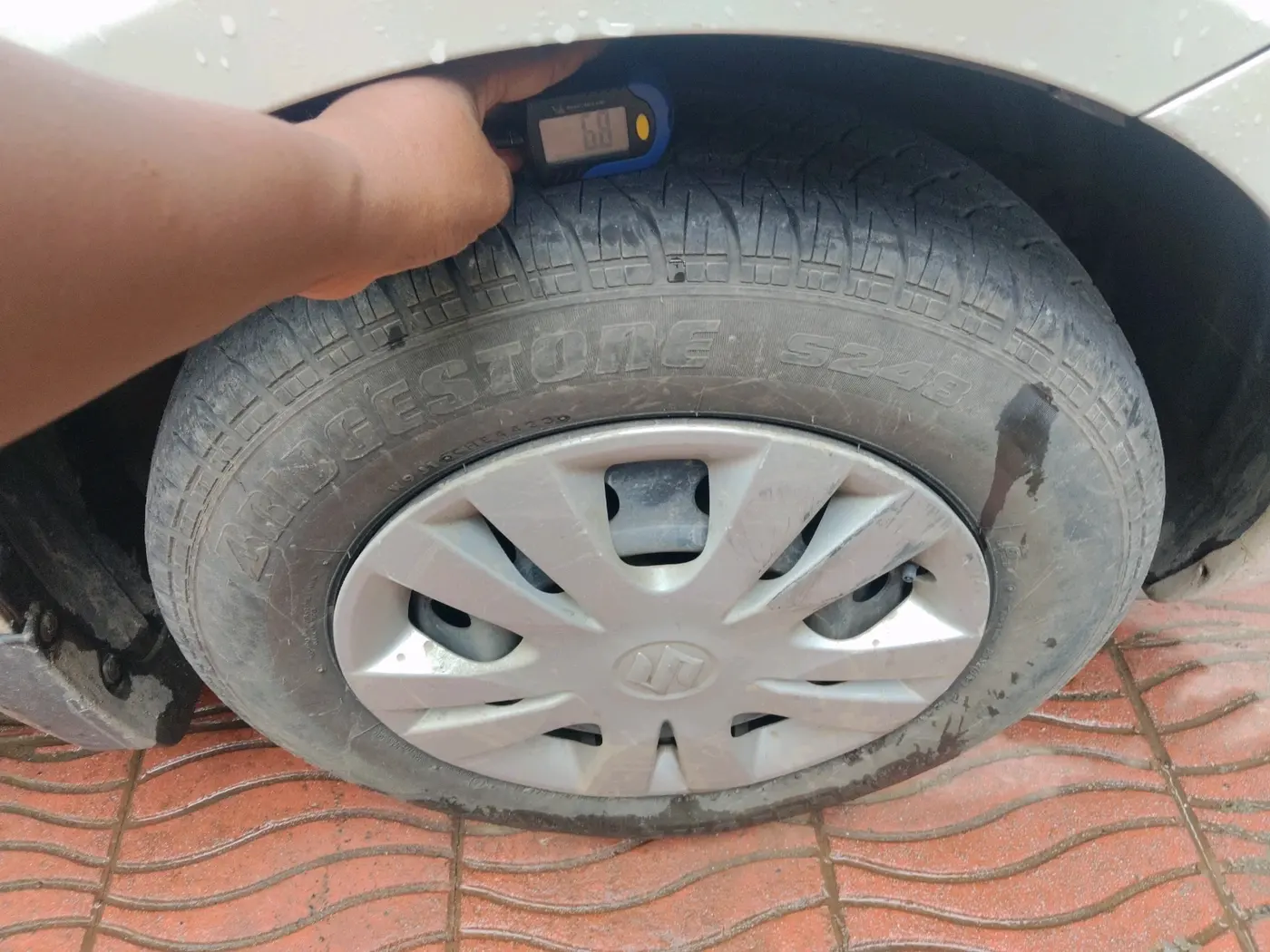 2012 Maruti Swift Dzire VXI, Petrol, Manual, 1,10,767 km, tyre