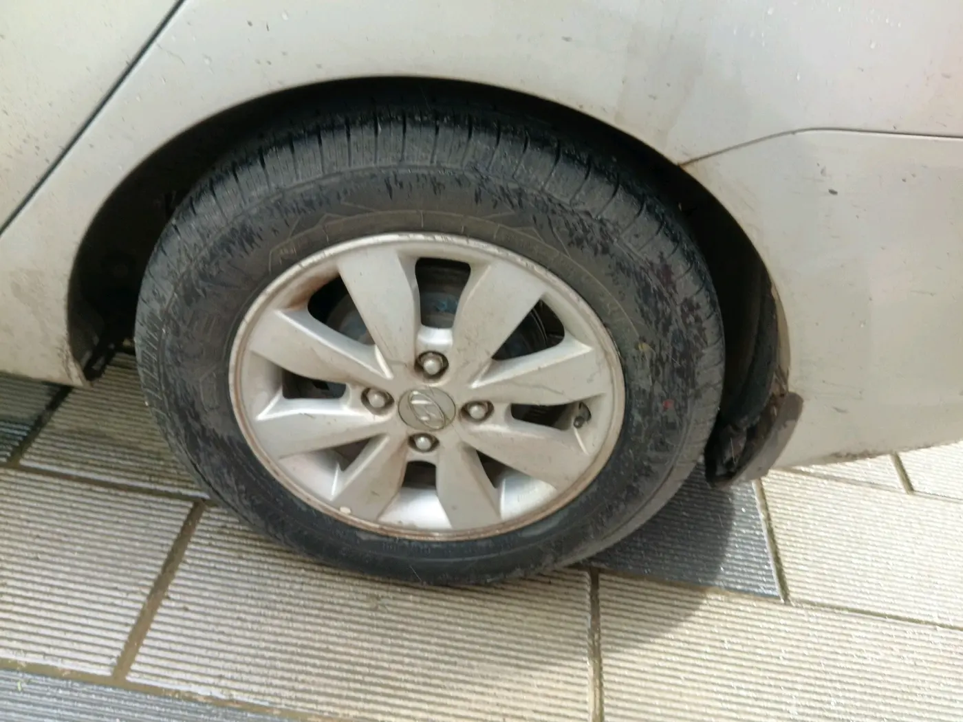 2015 Hyundai Xcent S (O) 1.2, Petrol, Manual, 74,092 km, tyre