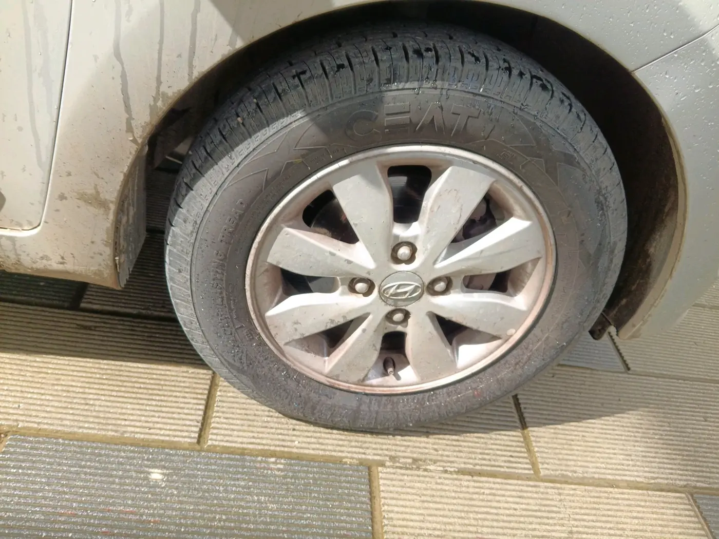 2015 Hyundai Xcent S (O) 1.2, Petrol, Manual, 74,092 km, tyre