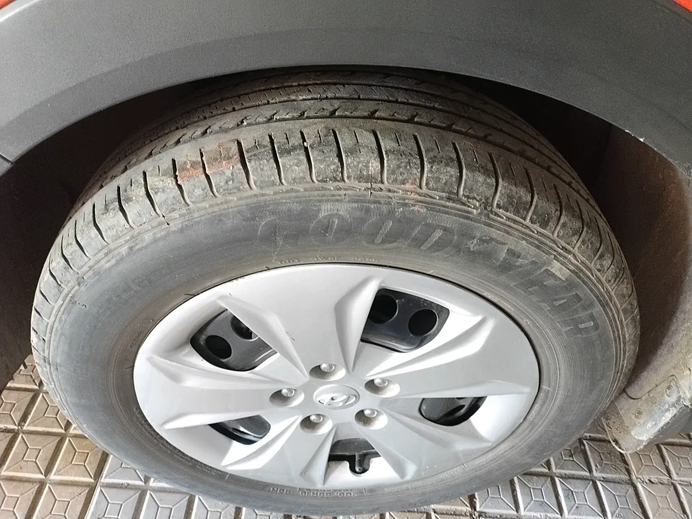 2019 Hyundai Creta E PLUS 1.6 PETROL, Petrol, Manual, 19,773 km, tyre
