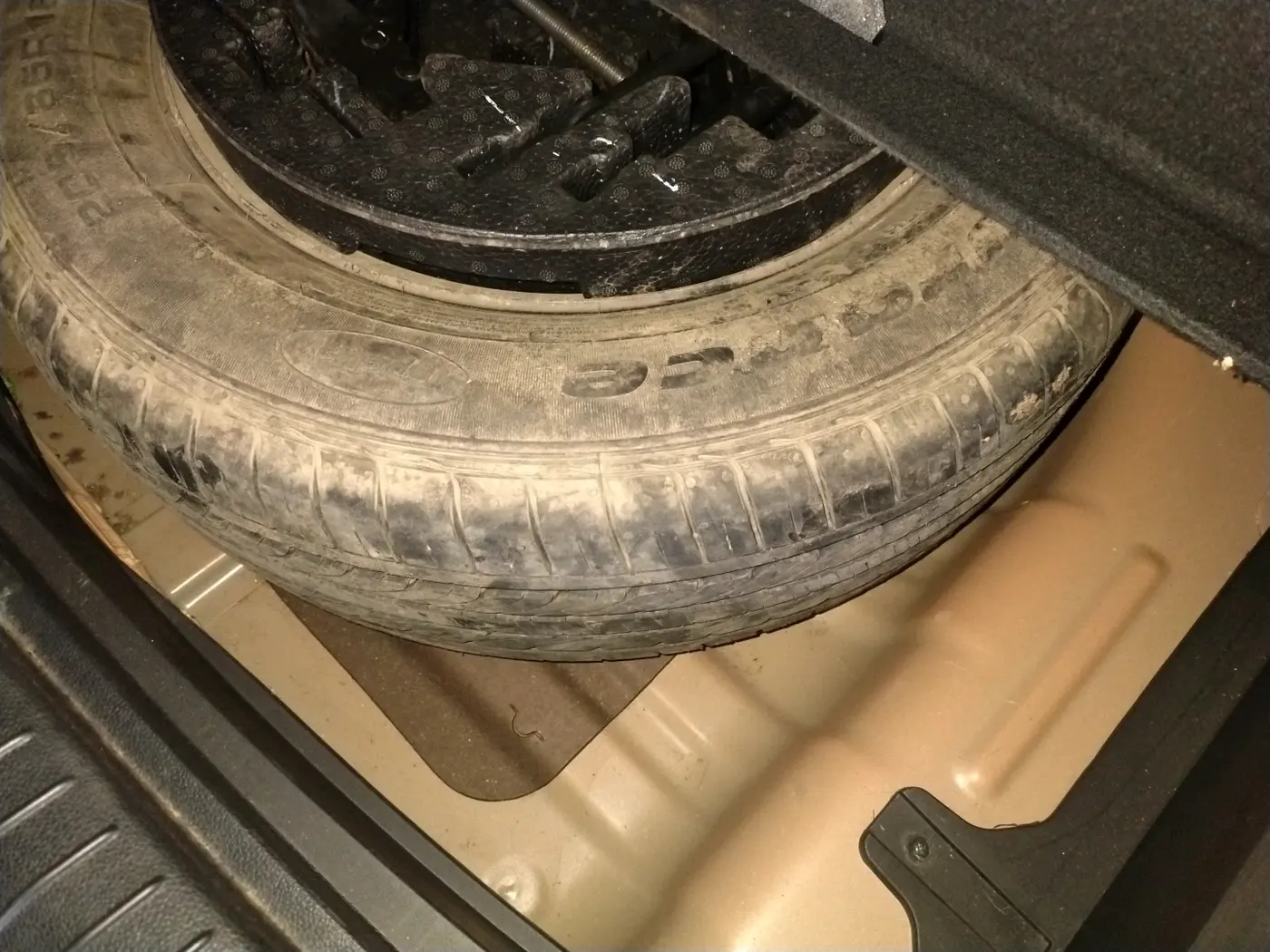 2019 Hyundai Creta E PLUS 1.6 PETROL, Petrol, Manual, 19,773 km, tyre