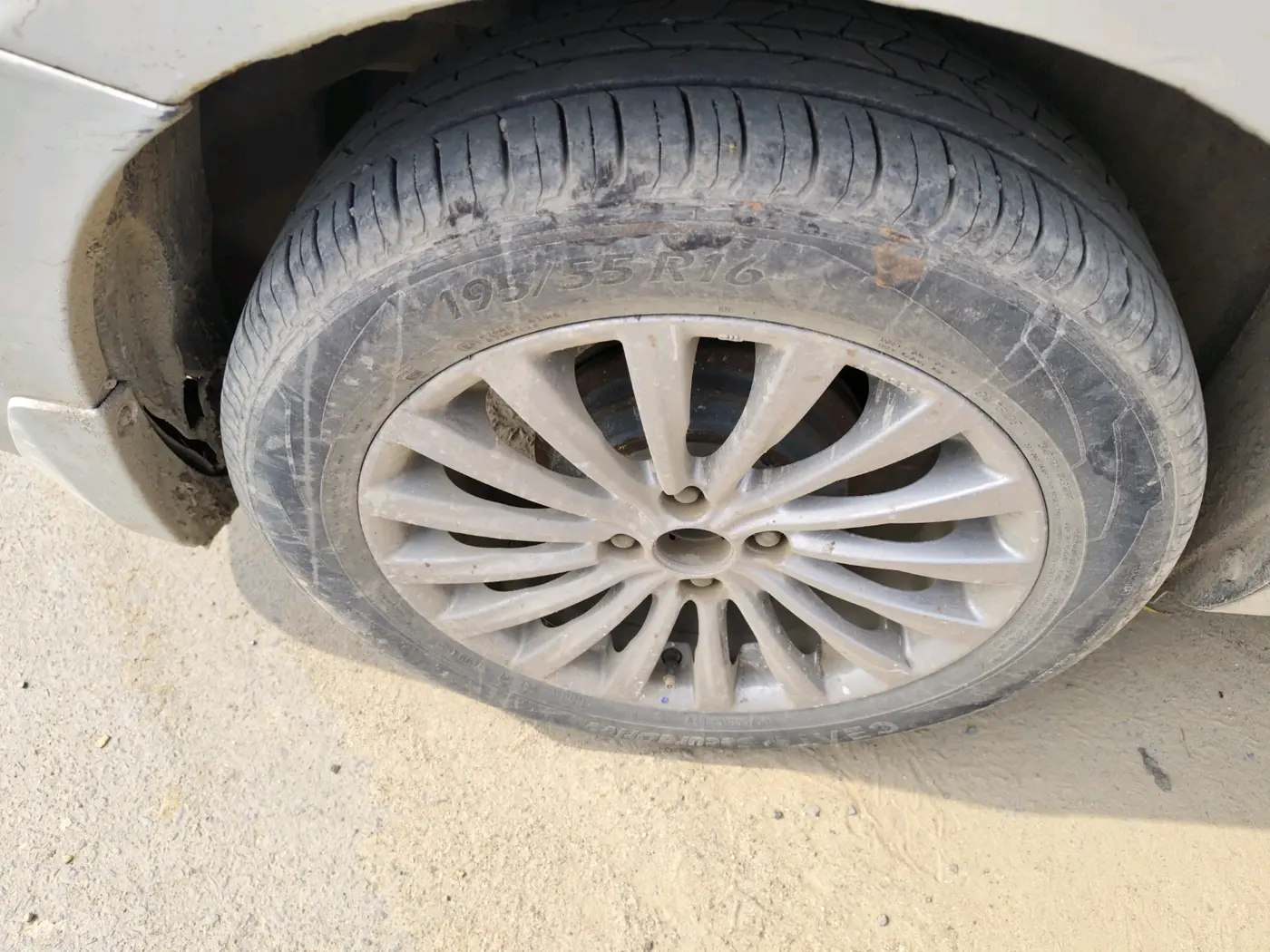 2016 Maruti Ciaz ZDI+ SHVS, Diesel, Manual, 1,29,496 km, tyre