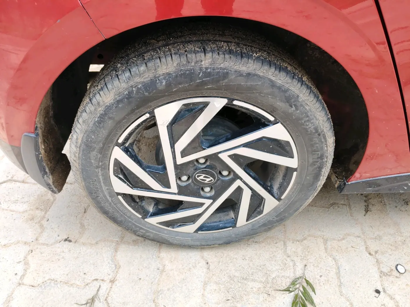 2024 Hyundai NEW I20 ASTA (O) 1.2 MT, Petrol, Manual, 22,174 km, tyre