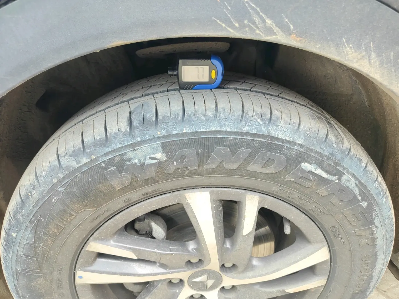 2025 Mahindra XUV700 AX5 Petrol AT 7 STR, Petrol, Automatic, 2,102 km, tyre