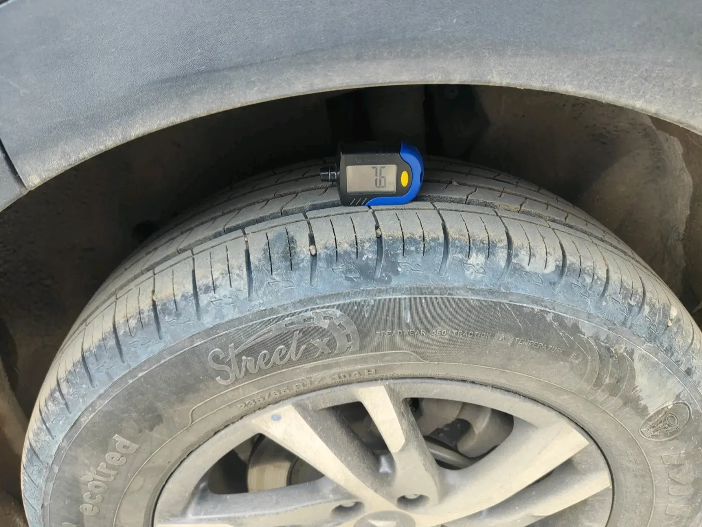 2025 Mahindra XUV700 AX5 Petrol AT 7 STR, Petrol, Automatic, 2,102 km, tyre