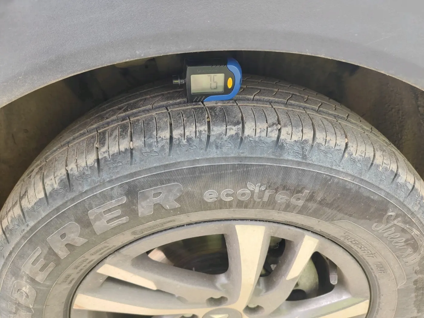 2025 Mahindra XUV700 AX5 Petrol AT 7 STR, Petrol, Automatic, 2,102 km, tyre