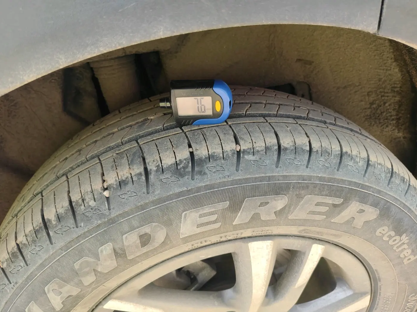 2025 Mahindra XUV700 AX5 Petrol AT 7 STR, Petrol, Automatic, 2,102 km, tyre