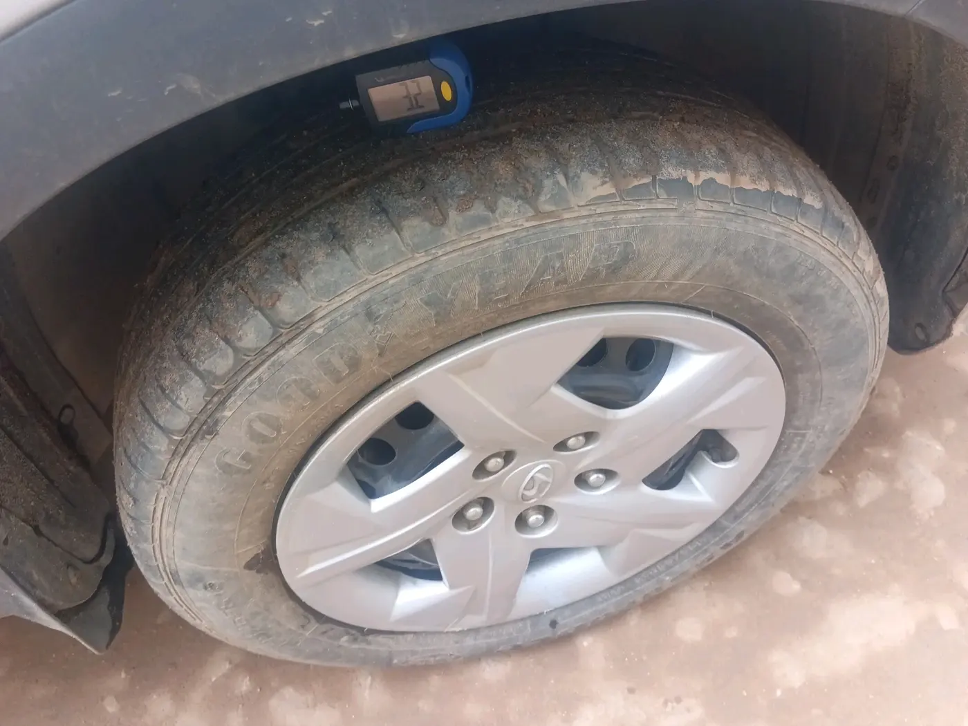 2020 Hyundai VENUE S 1.2, Petrol, Manual, 43,167 km, tyre