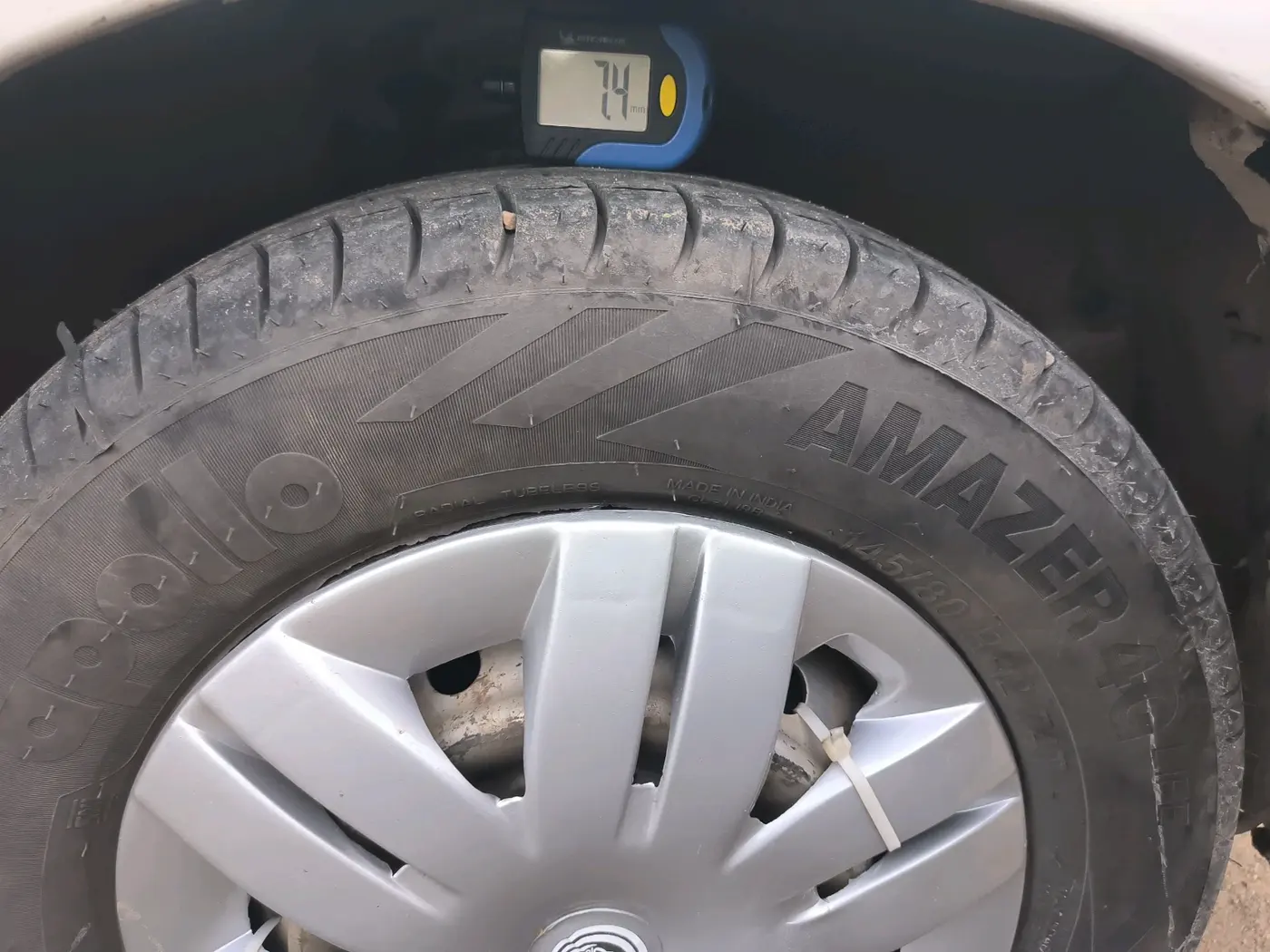 2017 Maruti Alto 800 LXI, CNG, Manual, 1,99,035 km, tyre