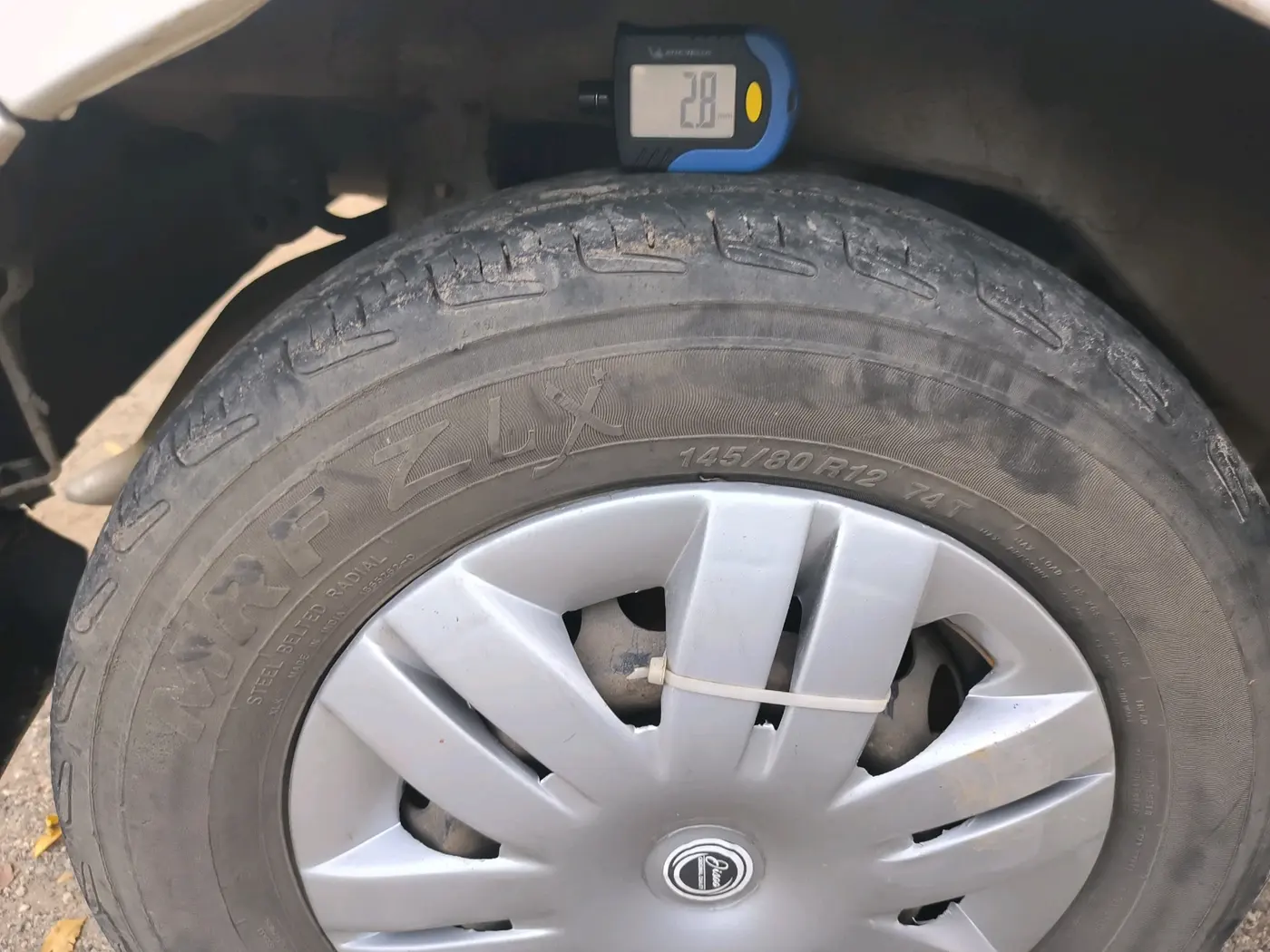 2017 Maruti Alto 800 LXI, CNG, Manual, 1,99,035 km, tyre