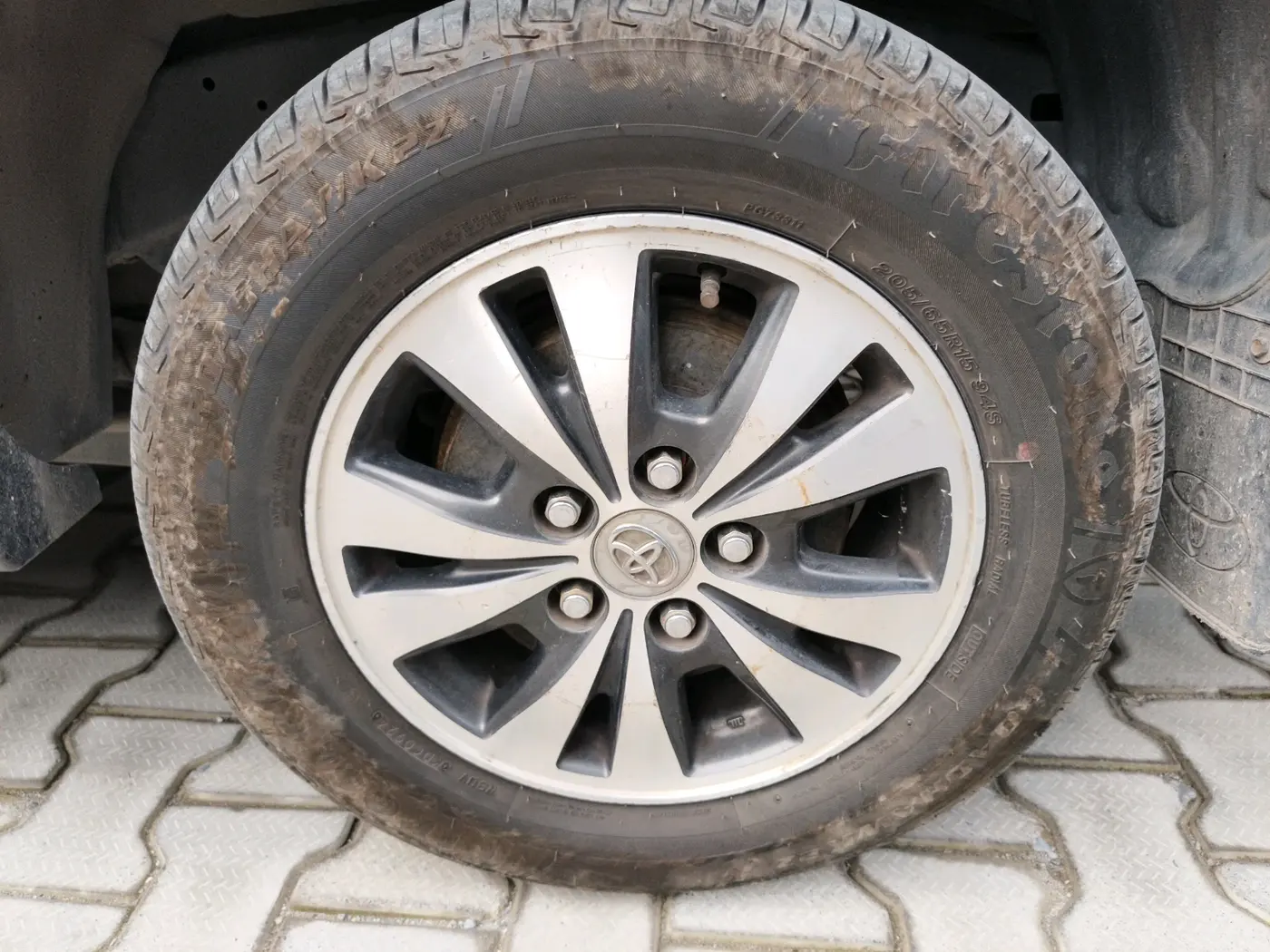 2015 Toyota Innova 2.5 VX 7 STR, Diesel, Manual, 91,245 km, tyre
