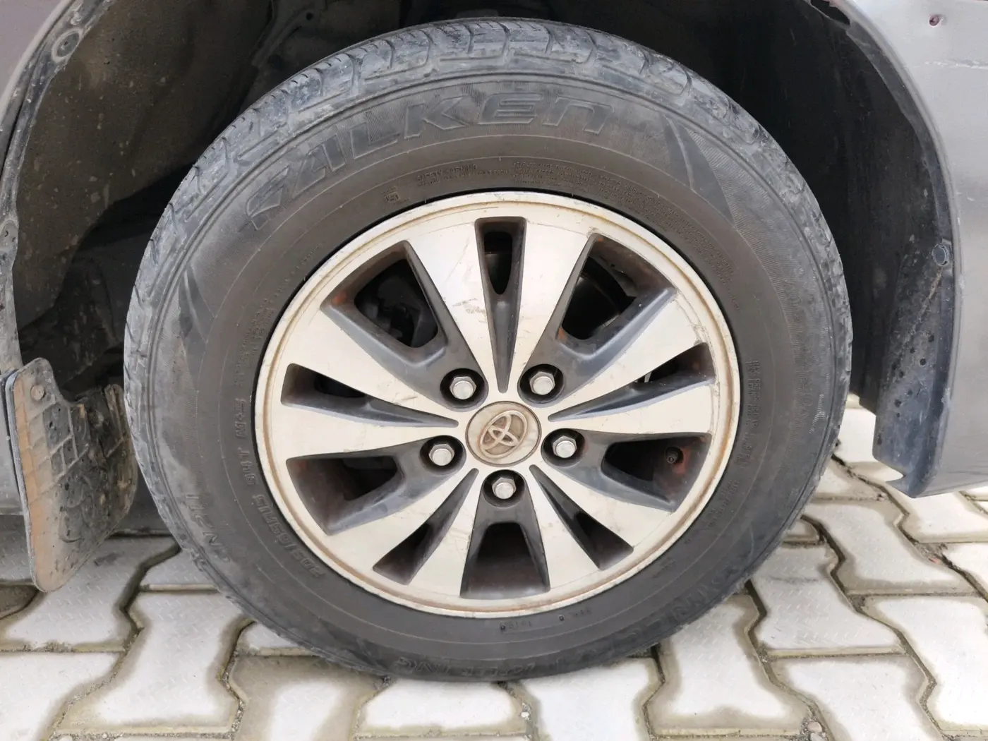2015 Toyota Innova 2.5 VX 7 STR, Diesel, Manual, 91,245 km, tyre