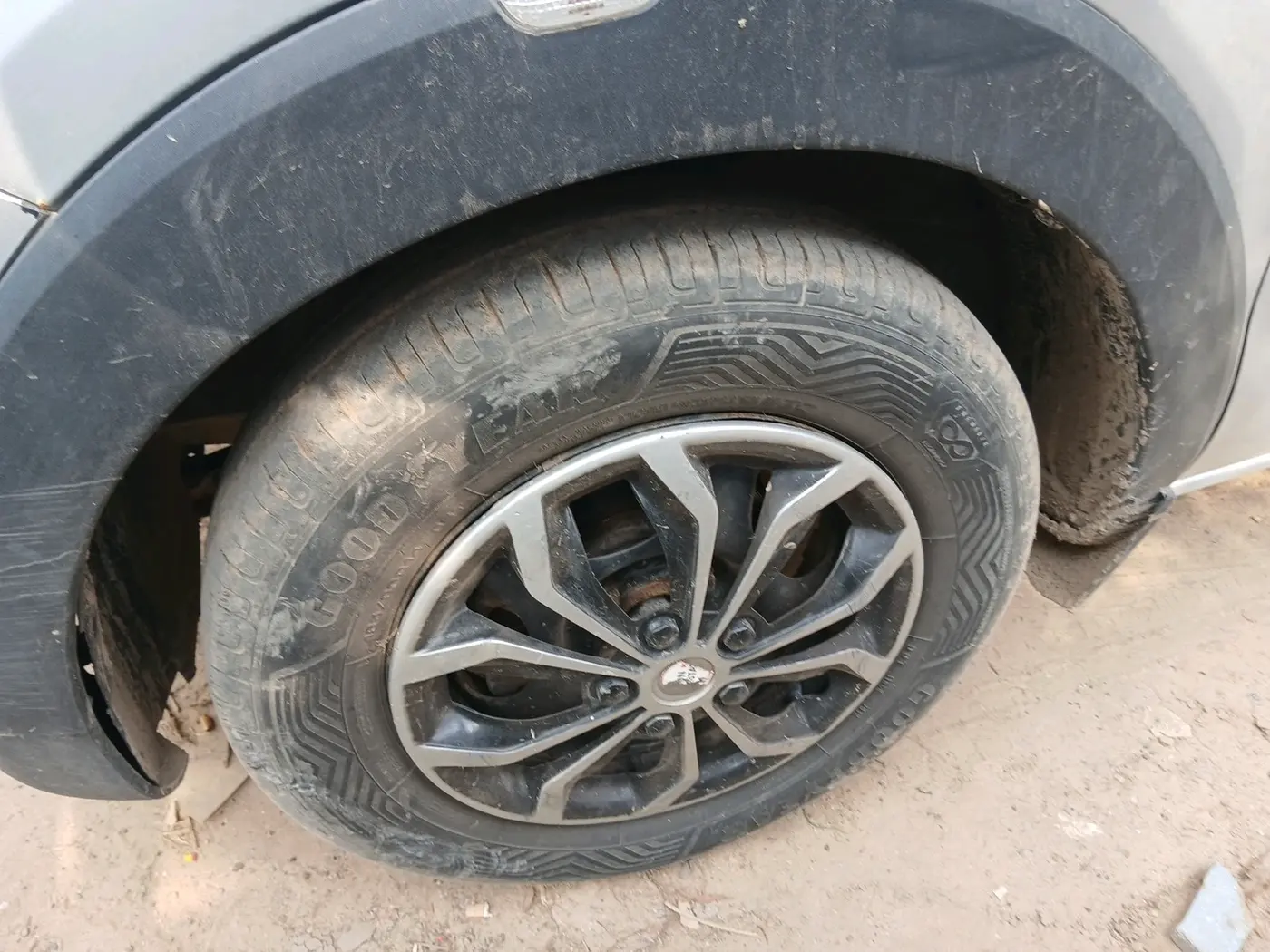 2019 Renault TRIBER RXZ, CNG, Manual, 85,751 km, tyre