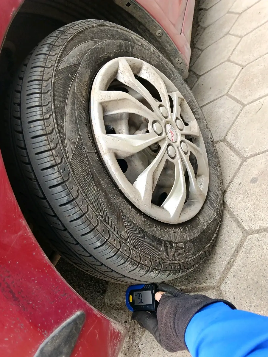 2016 Hyundai Eon ERA +, Petrol, Manual, 53,233 km, tyre