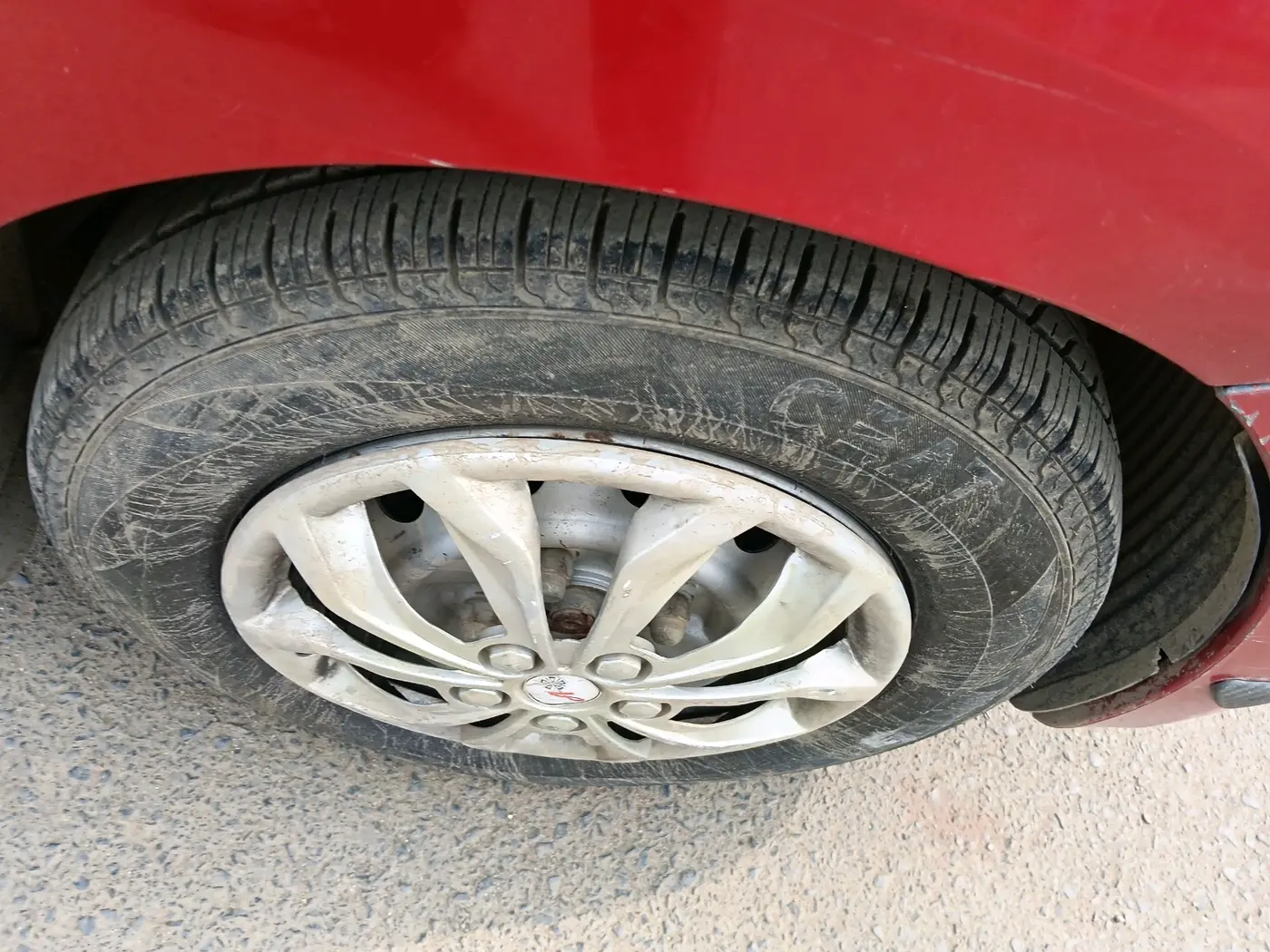 2016 Hyundai Eon ERA +, Petrol, Manual, 53,233 km, tyre