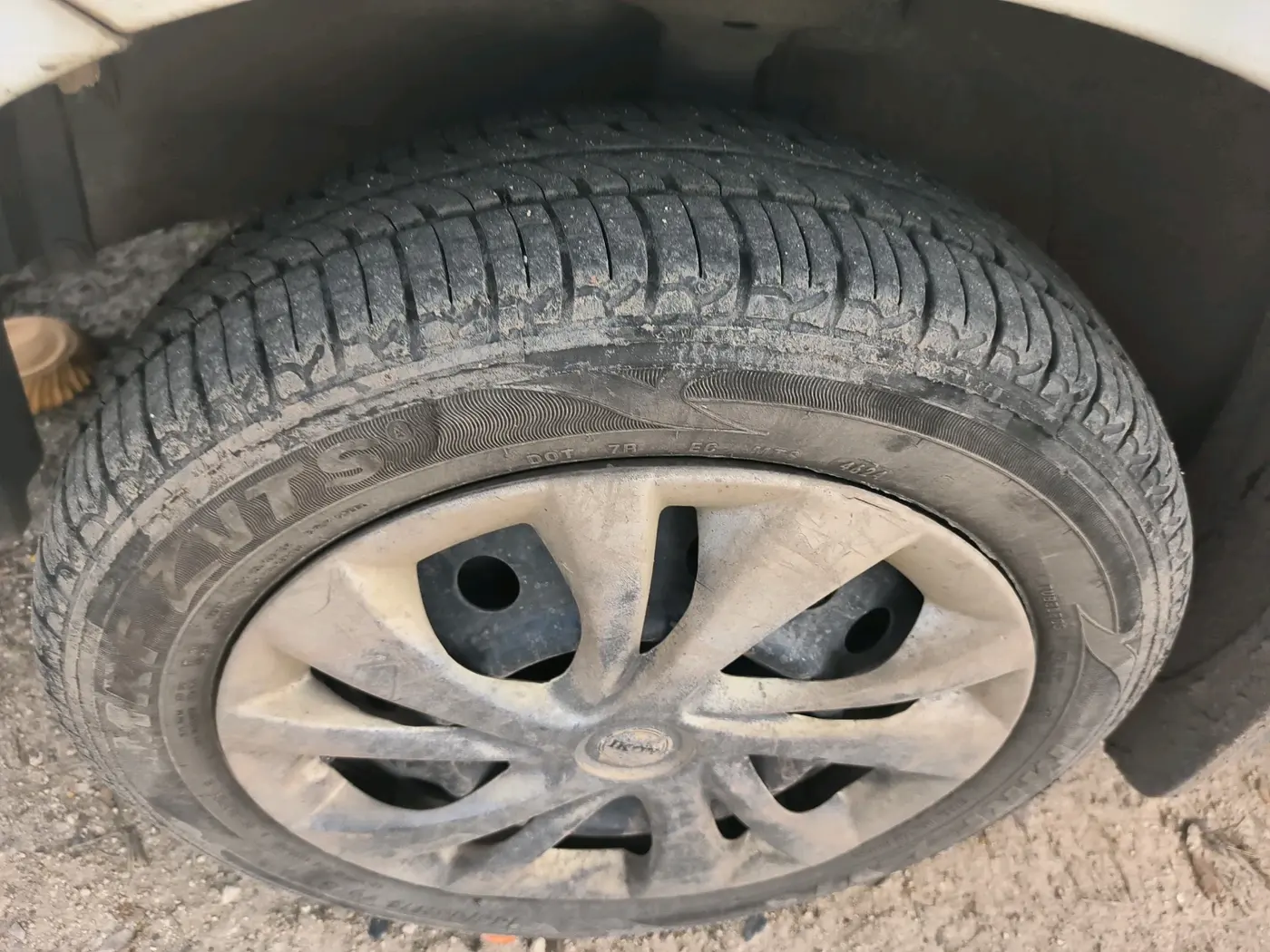 2013 Maruti Wagon R 1.0 VXI, CNG, Manual, 1,12,798 km, tyre