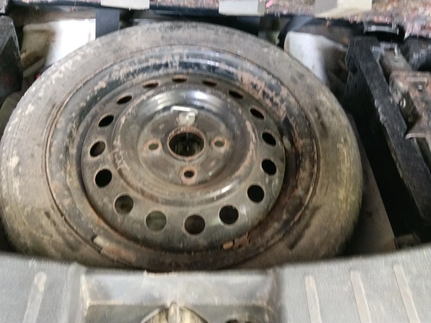 2012 Maruti Wagon R 1.0 VXI, Petrol, Manual, 26,753 km, tyre