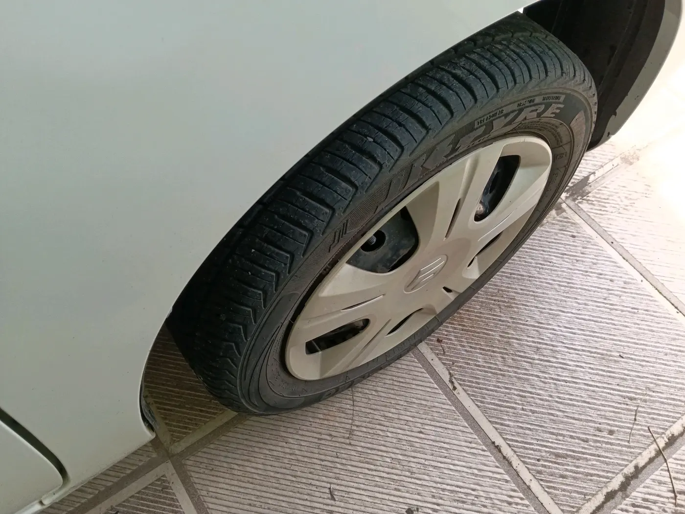 2012 Maruti Wagon R 1.0 VXI, Petrol, Manual, 26,753 km, tyre
