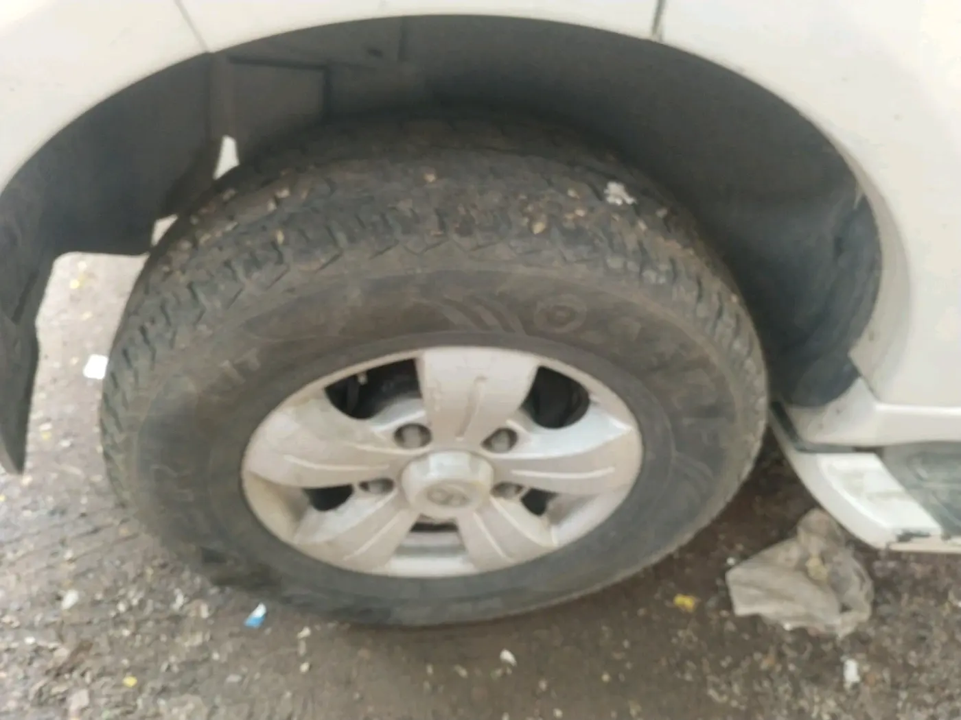 2013 Tata Safari Storme 2.2 VX 4X4, Diesel, Manual, 1,63,728 km, tyre