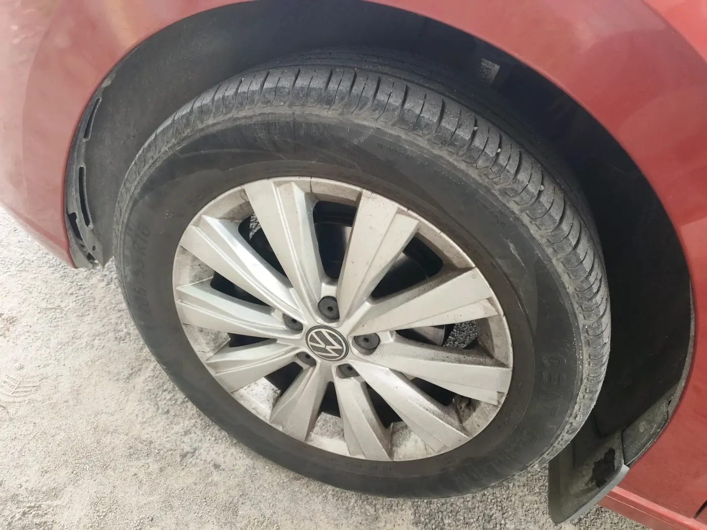2022 Volkswagen VIRTUS HIGHLINE TSI 1.0 AT, Petrol, Automatic, 25,018 km, tyre