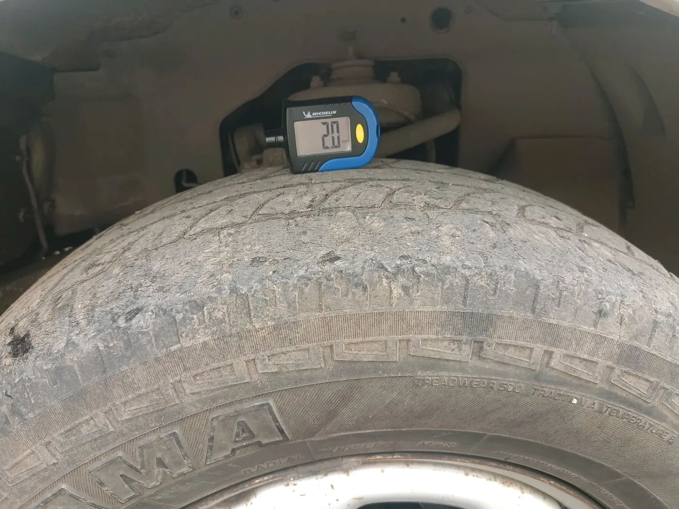 2012 Tata Safari Storme 2.2 LX 4X2, Diesel, Manual, 84,173 km, tyre