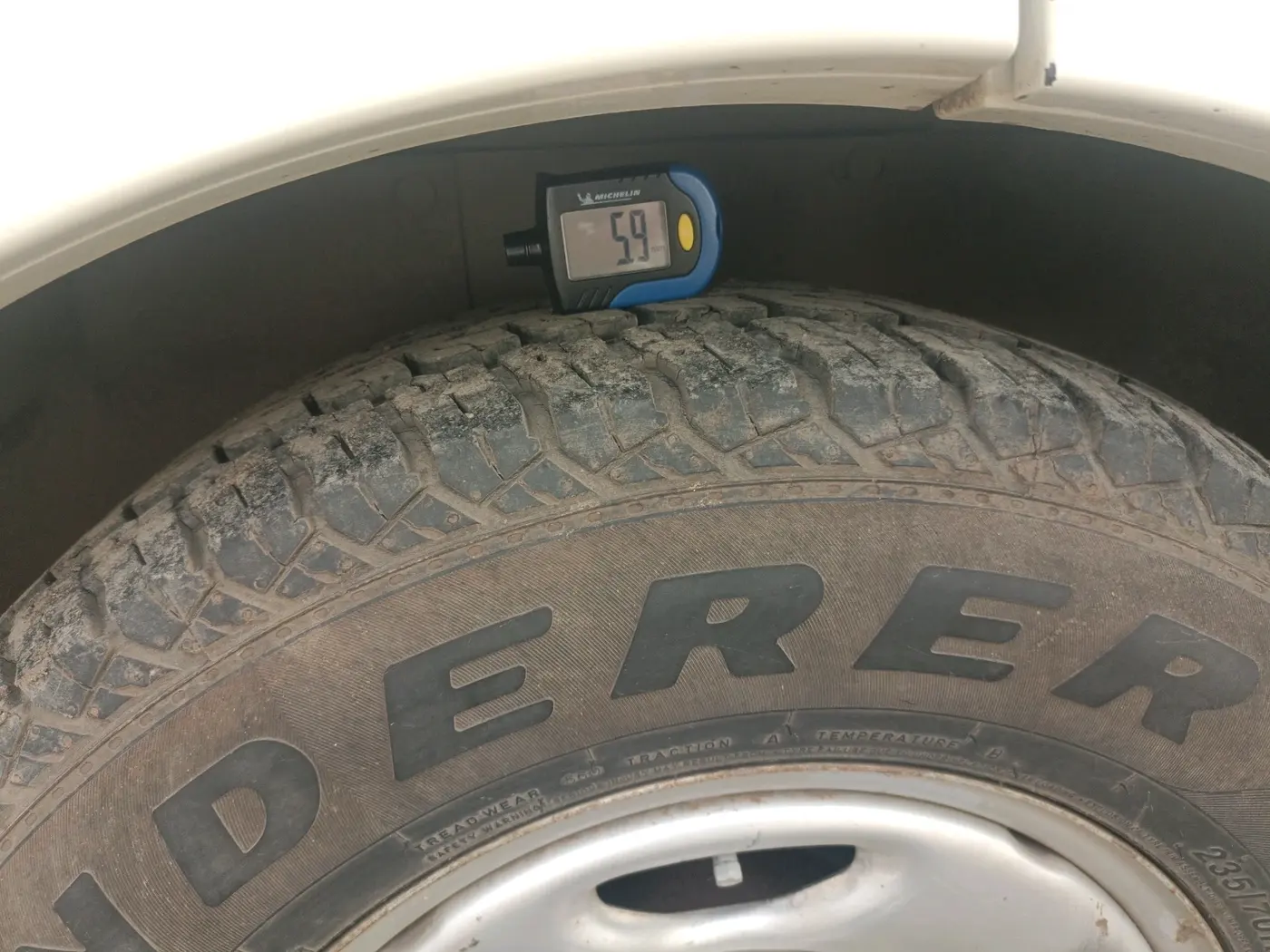 2012 Tata Safari Storme 2.2 LX 4X2, Diesel, Manual, 84,173 km, tyre