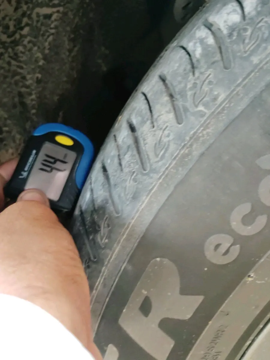 2022 Mahindra XUV700 AX 7 LUXURY P AT 7 STR, Petrol, Automatic, 29,776 km, tyre
