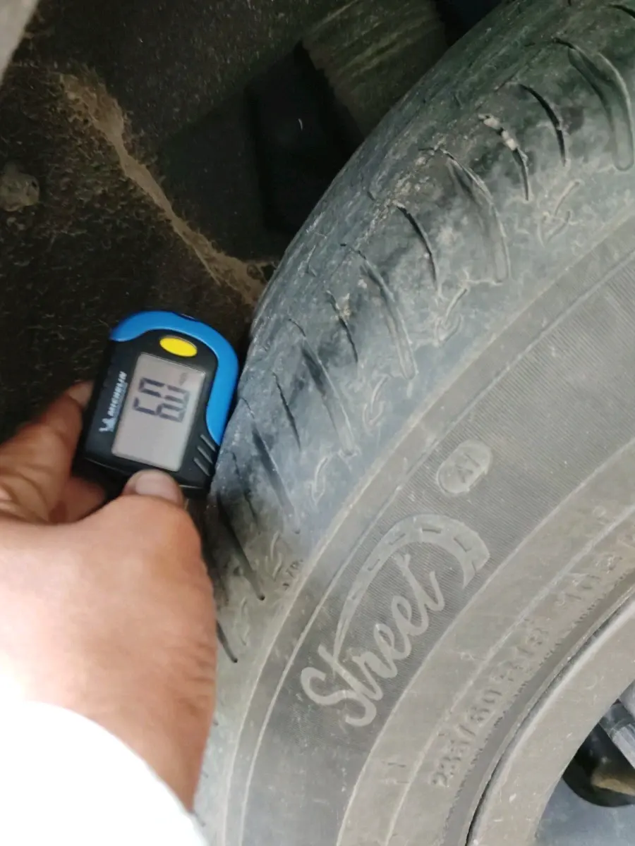2022 Mahindra XUV700 AX 7 LUXURY P AT 7 STR, Petrol, Automatic, 29,776 km, tyre