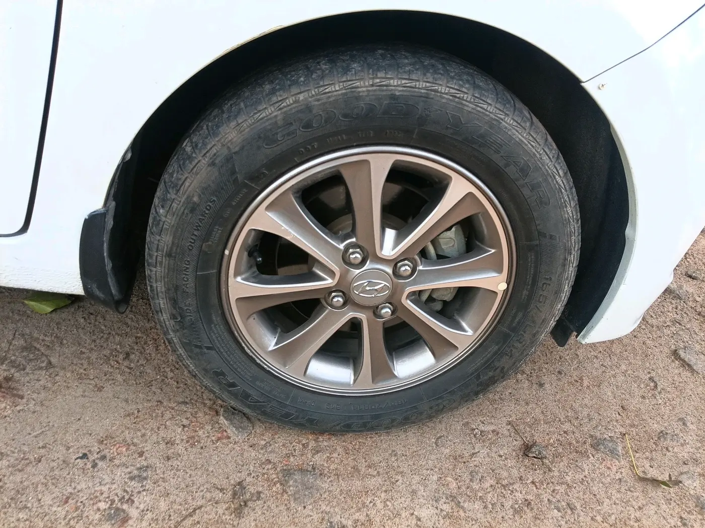 2016 Hyundai Grand i10 ASTA AT 1.2 KAPPA VTVT, Petrol, Automatic, 71,990 km, tyre