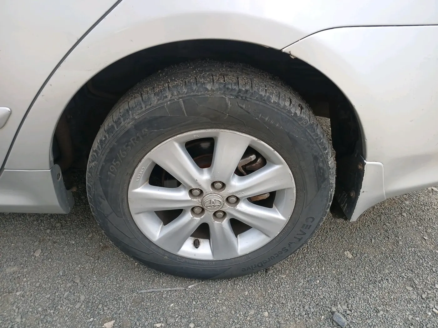 2011 Toyota Corolla Altis VL AT PETROL, CNG, Automatic, 1,05,208 km, tyre