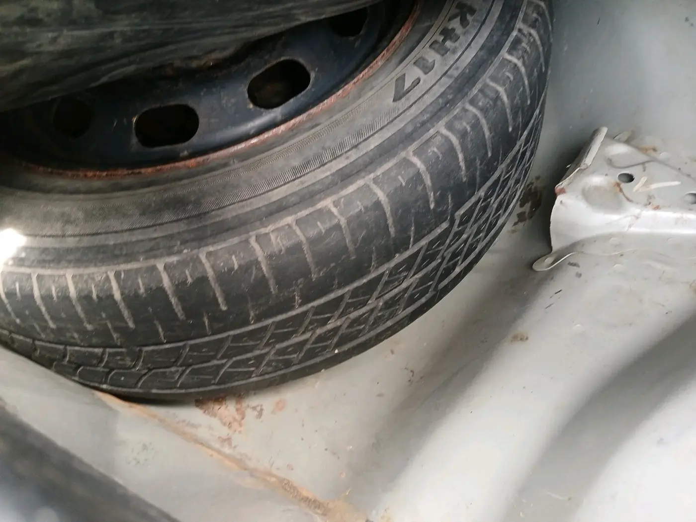 2011 Toyota Corolla Altis VL AT PETROL, CNG, Automatic, 1,05,208 km, tyre