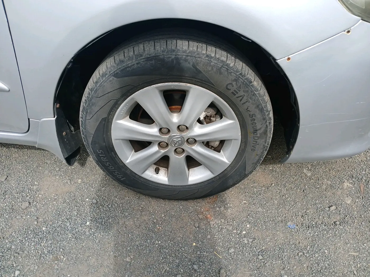 2011 Toyota Corolla Altis VL AT PETROL, CNG, Automatic, 1,05,208 km, tyre