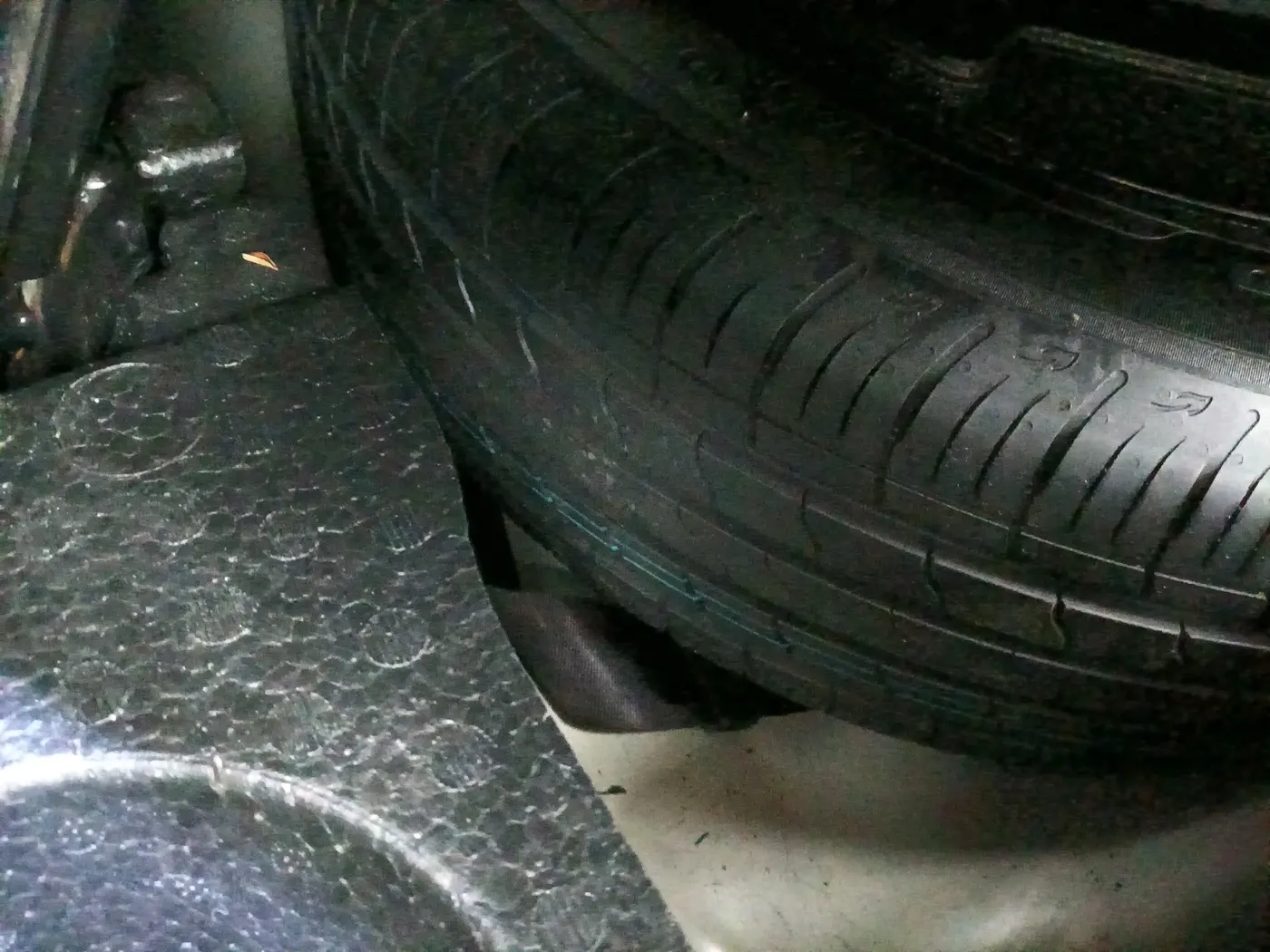 2024 Maruti BREZZA LXI S- CNG, CNG, Manual, 29,889 km, tyre