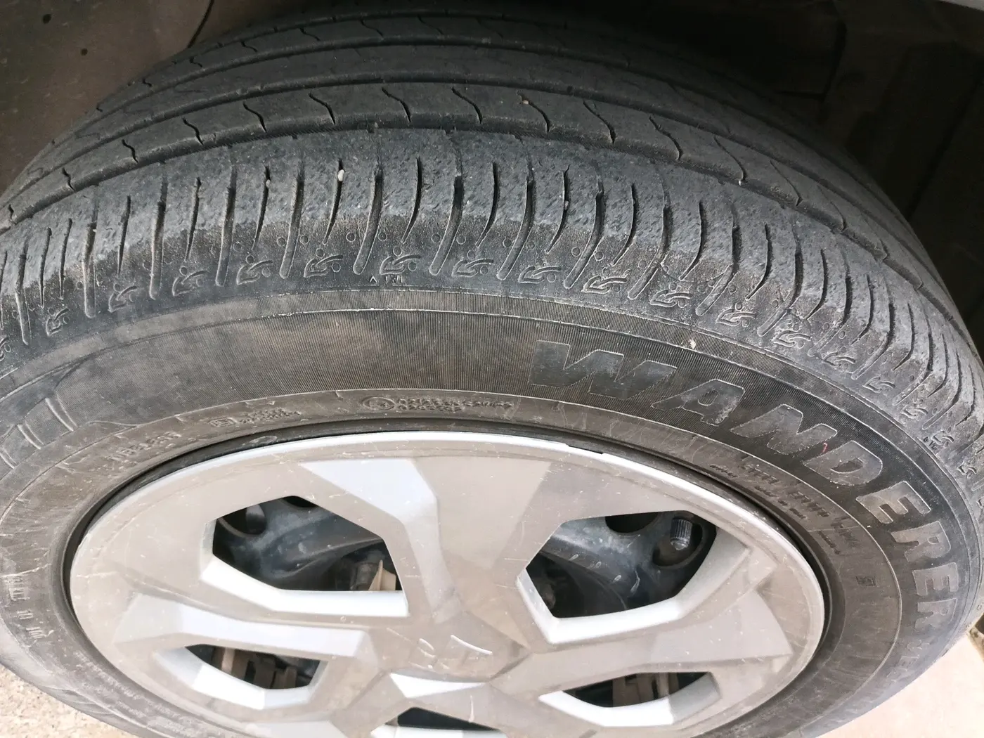 2024 Maruti BREZZA LXI S- CNG, CNG, Manual, 29,889 km, tyre