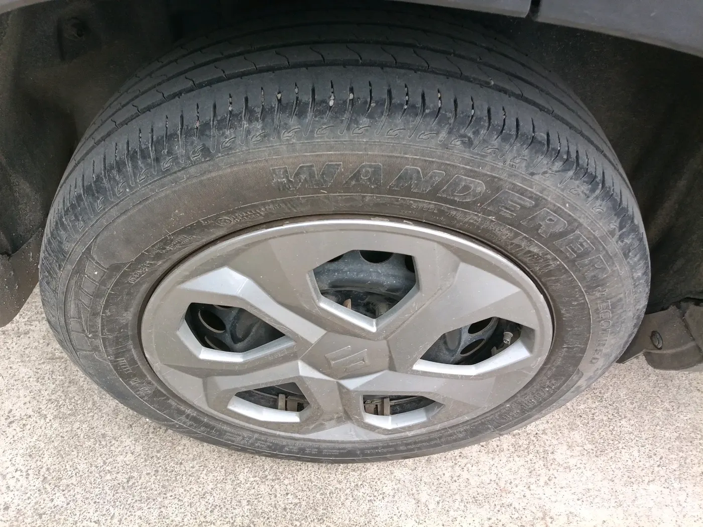 2024 Maruti BREZZA LXI S- CNG, CNG, Manual, 29,889 km, tyre